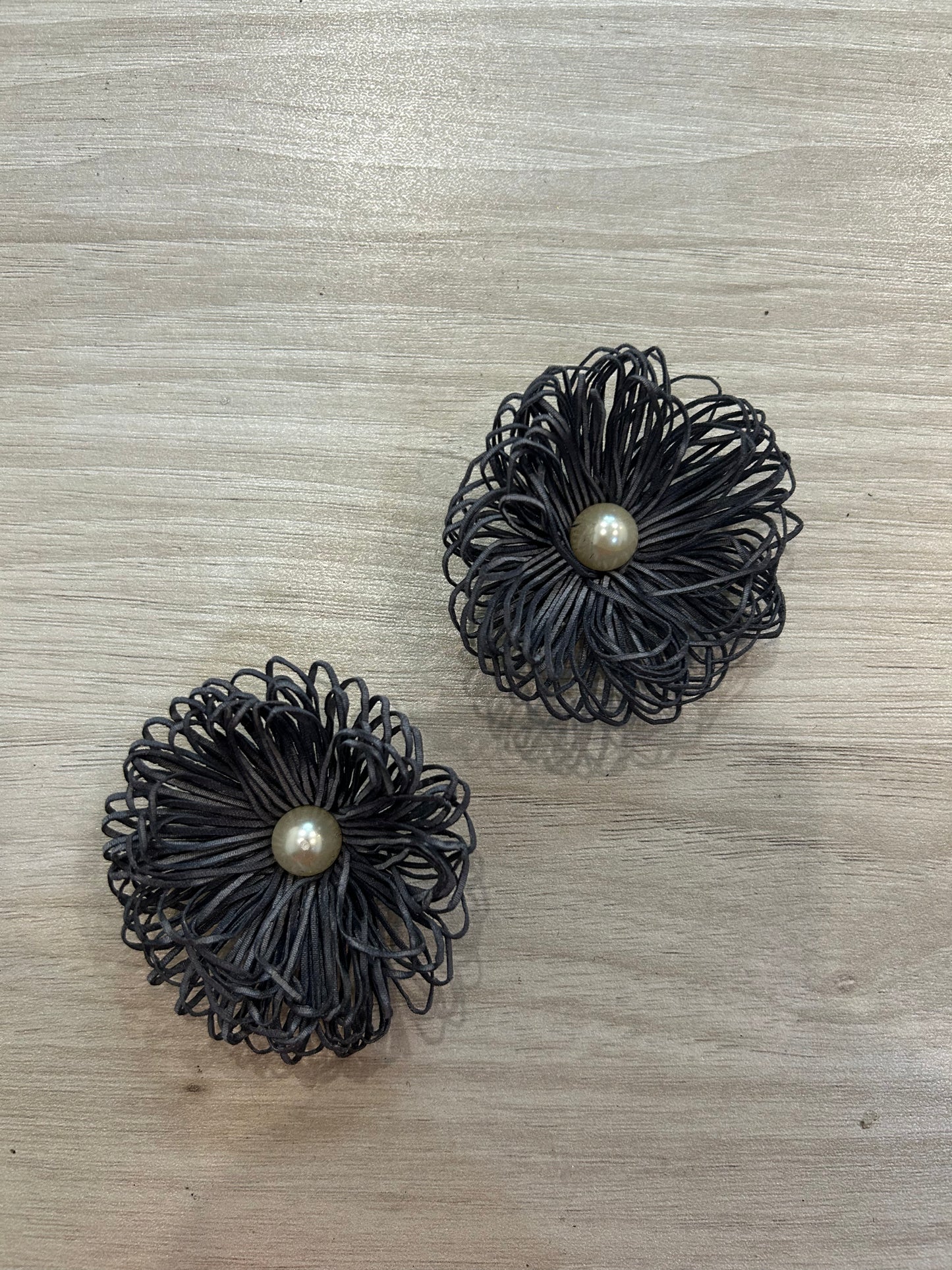 Grey Flowers (Pack of 2)